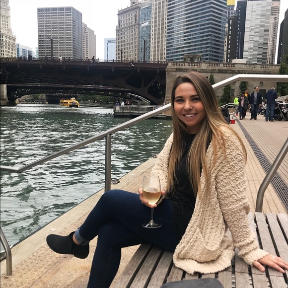 Meet your Posher, Krysten - Picture 3 of 4